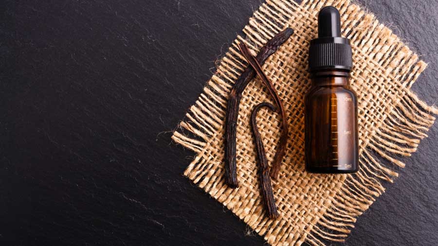 10 Benefits and Uses of Vanilla Oil