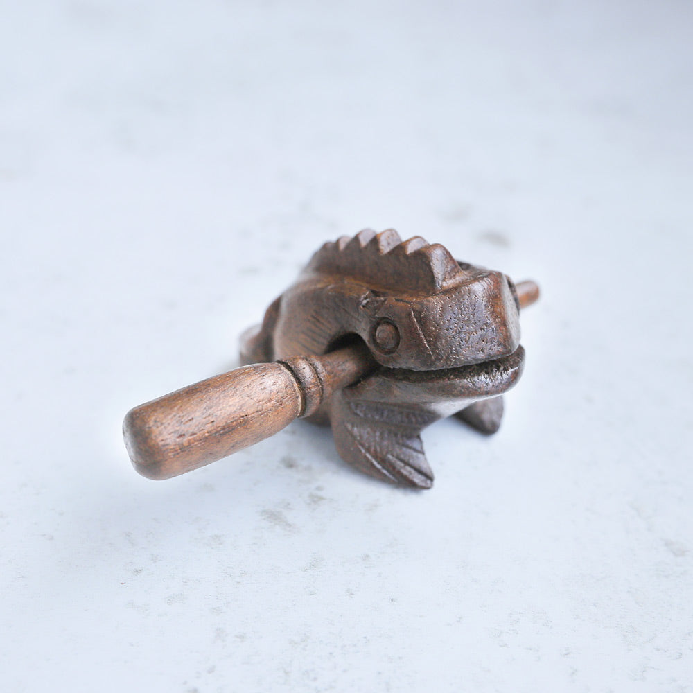 Close up Frog Guiro 2"