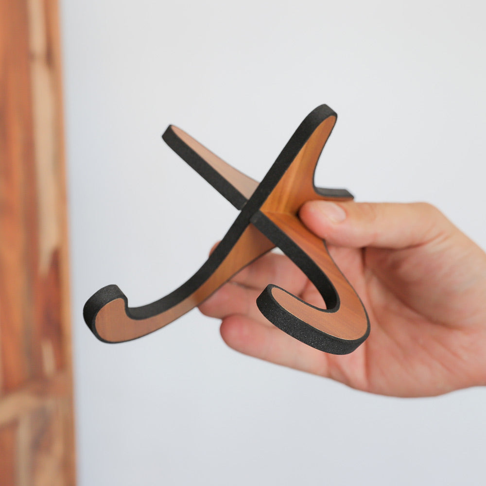 kalimba stand in hand