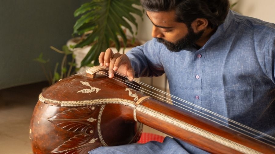 Indian classical musician playing the sitar