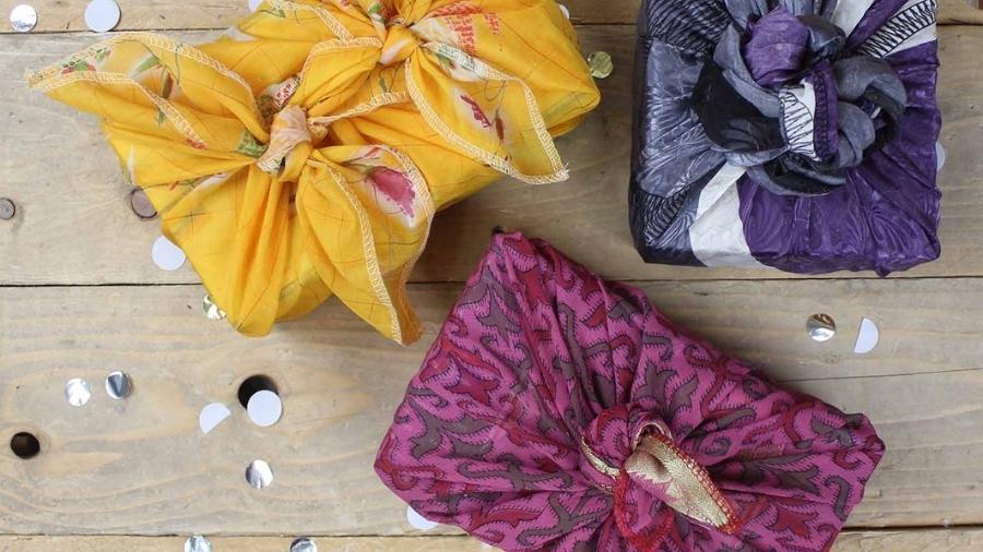 How to use a sari gift wrap