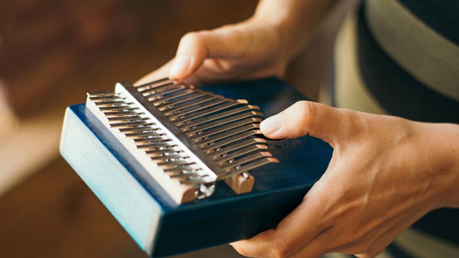 How to play chords on the kalimba?
