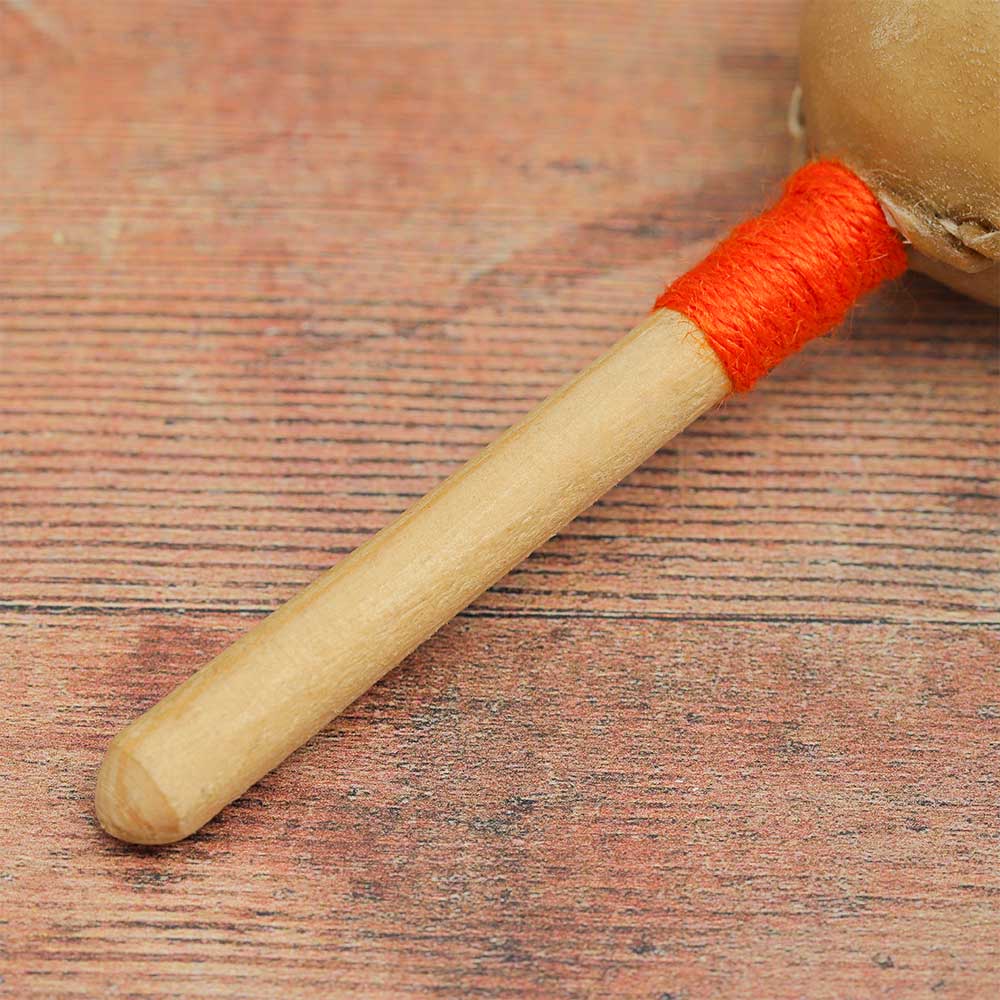 Close-up of the wooden handle of the shaker.