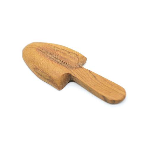 Spade olive wood spice spoon bottom