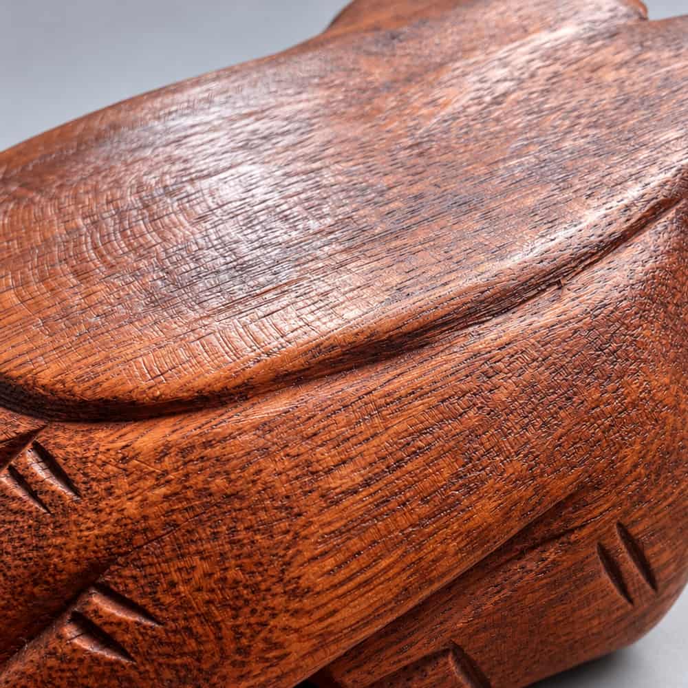 hands ornament bottom