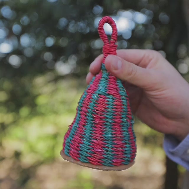 A video demonstrating the sound of the Single Caxixi shaker in a natural outdoor setting.
