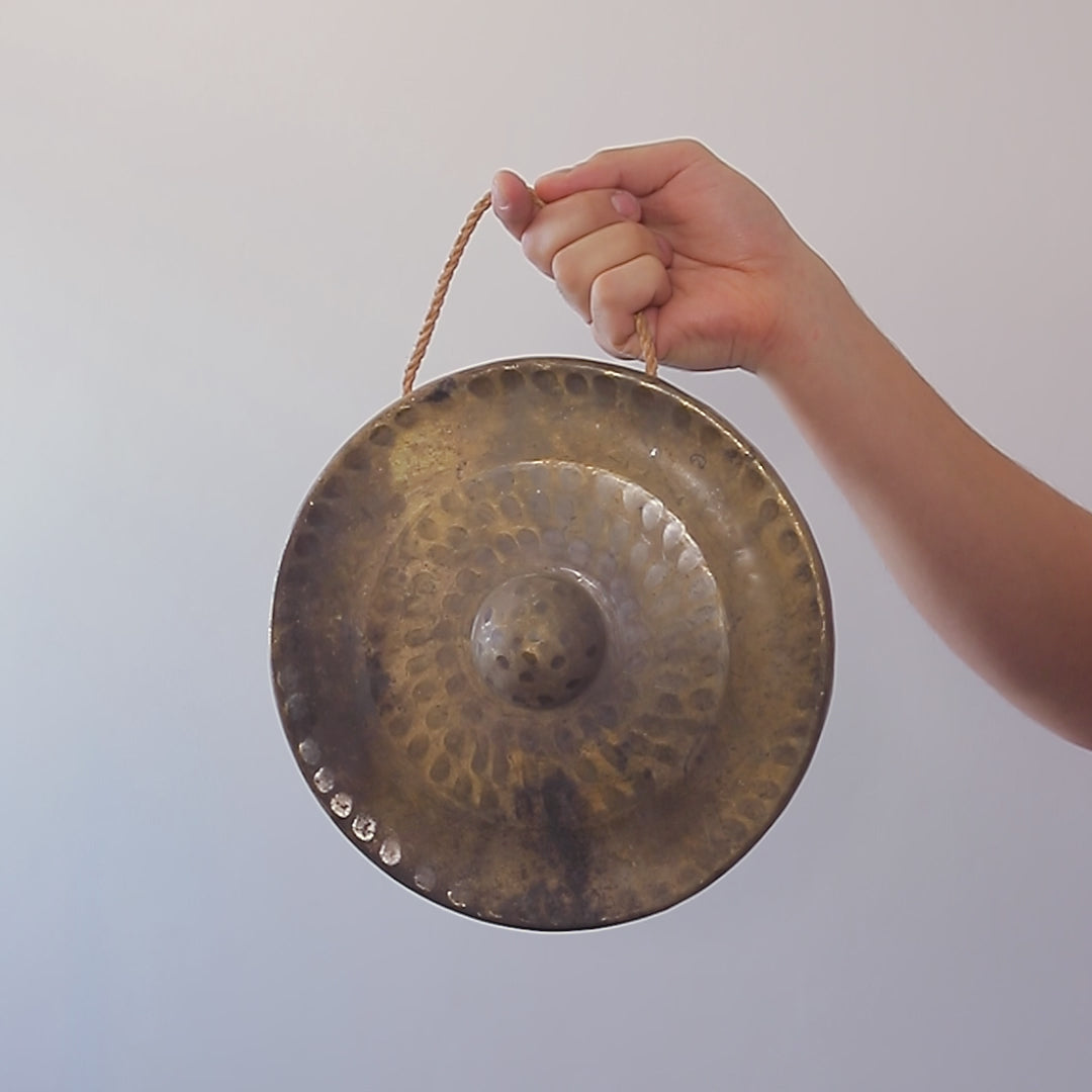 Large traditional gong bath sound demonstration video
