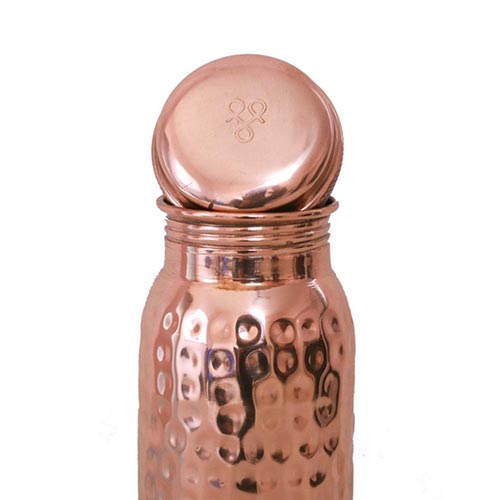 Close up of the Copper Water Bottle (600 ml)